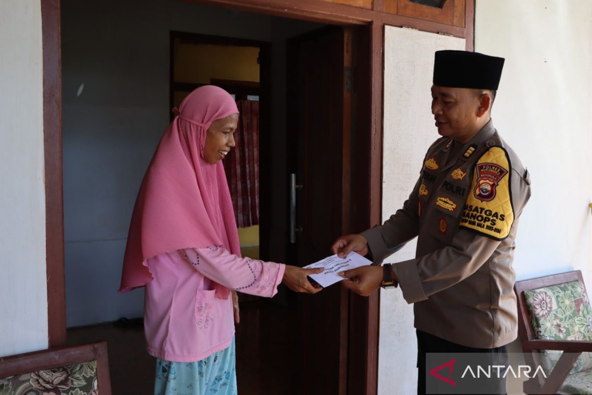 Polres Mukomuko salurkan zakat fitrah sebanyak puluhan paket