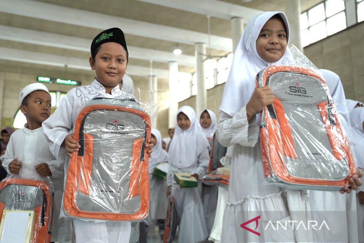 SIG bagikan 14.060 paket sembako di tujuh provinsi selama Ramadhan