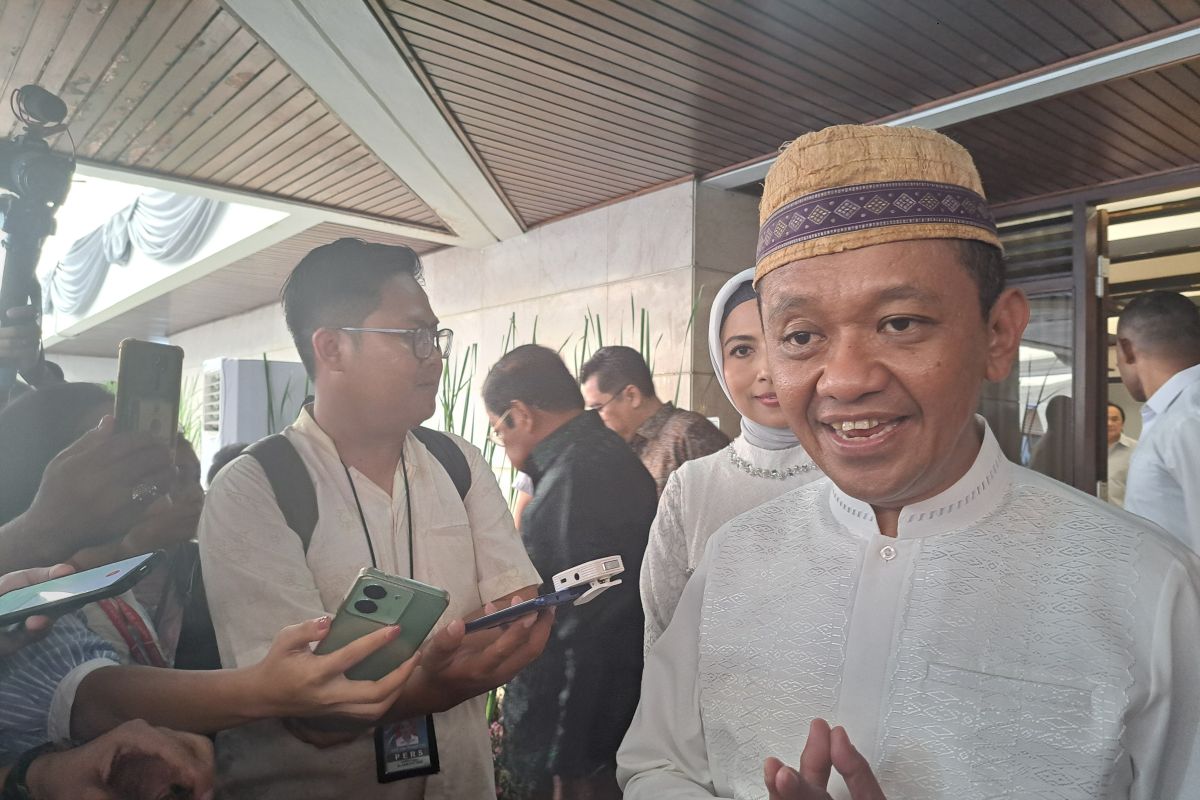 Bahlil mengaku tahu ukuran bajunya terkait calon Ketum Partai Golkar