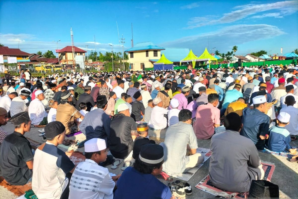 Ribuan umat Muslim Sorsel Shalat Idul Fitri di Bandara