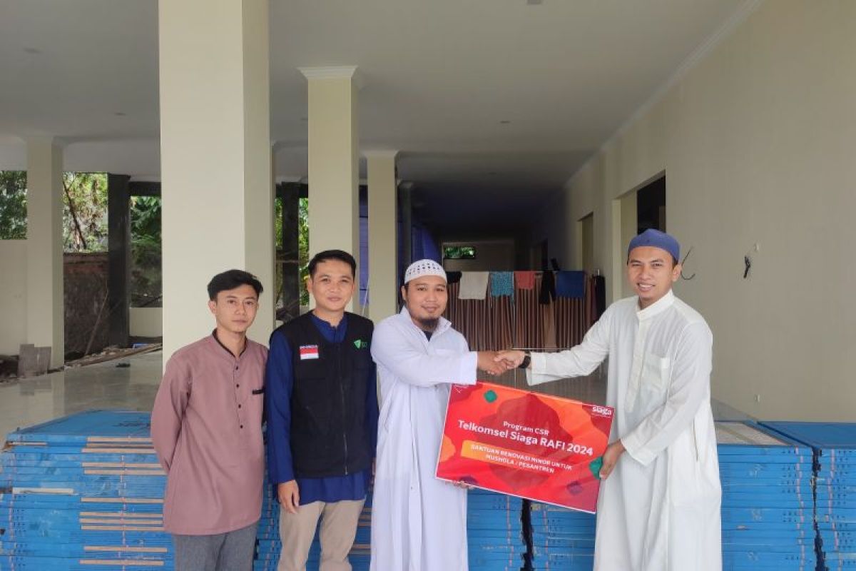 Ramadhan 1445 H, Dompet Dhuafa Lampung salurkan CSR Telkomsel untuk renovasi masjid dan mushala
