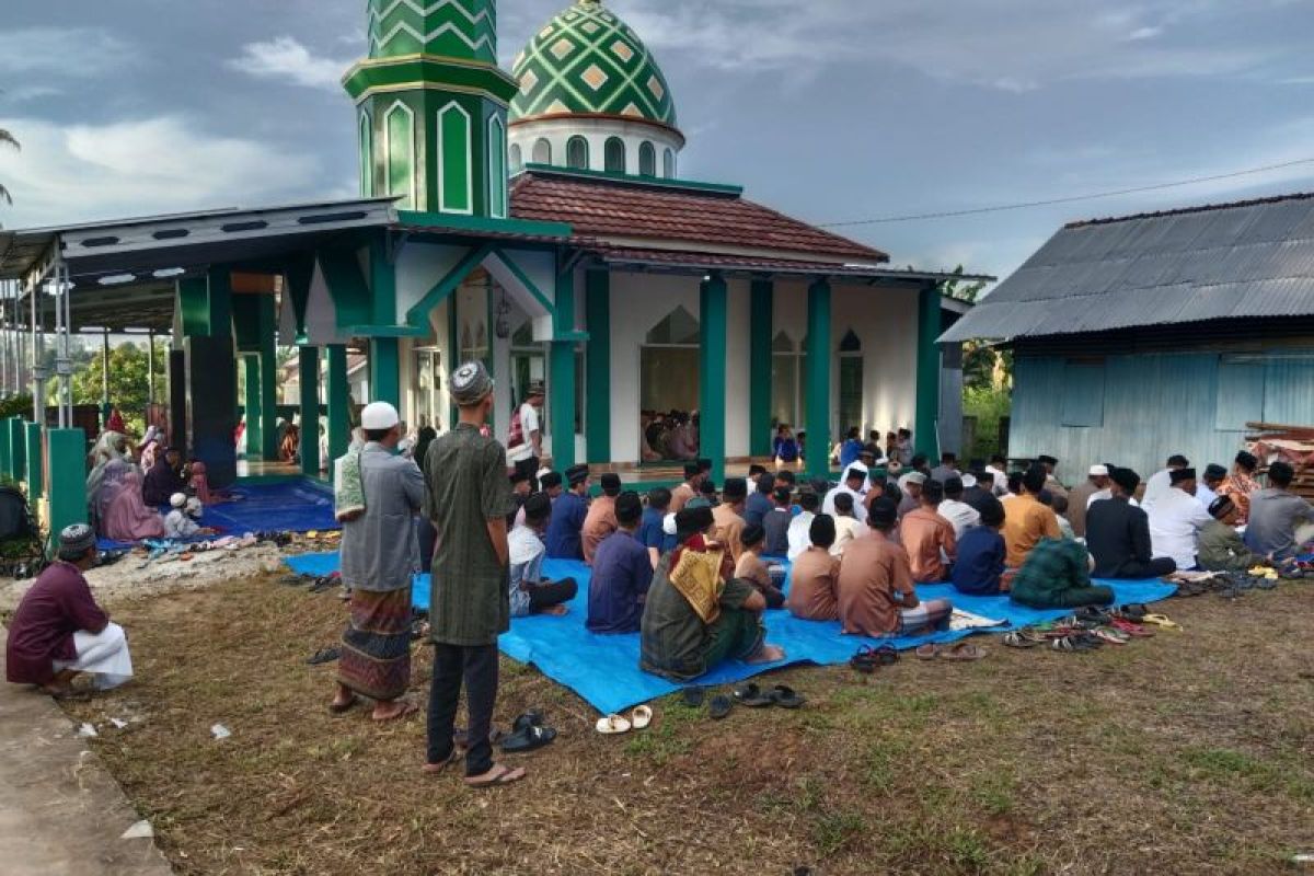 Warga Simbaringin laksanakan Shalat Idul Fitri di Masjid Al Djauhar