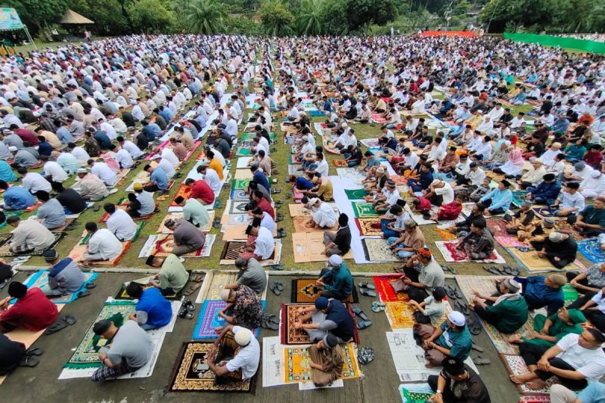 Ribuan umat Islam Heram Shalat Id di Lapangan Denzipur X Waena