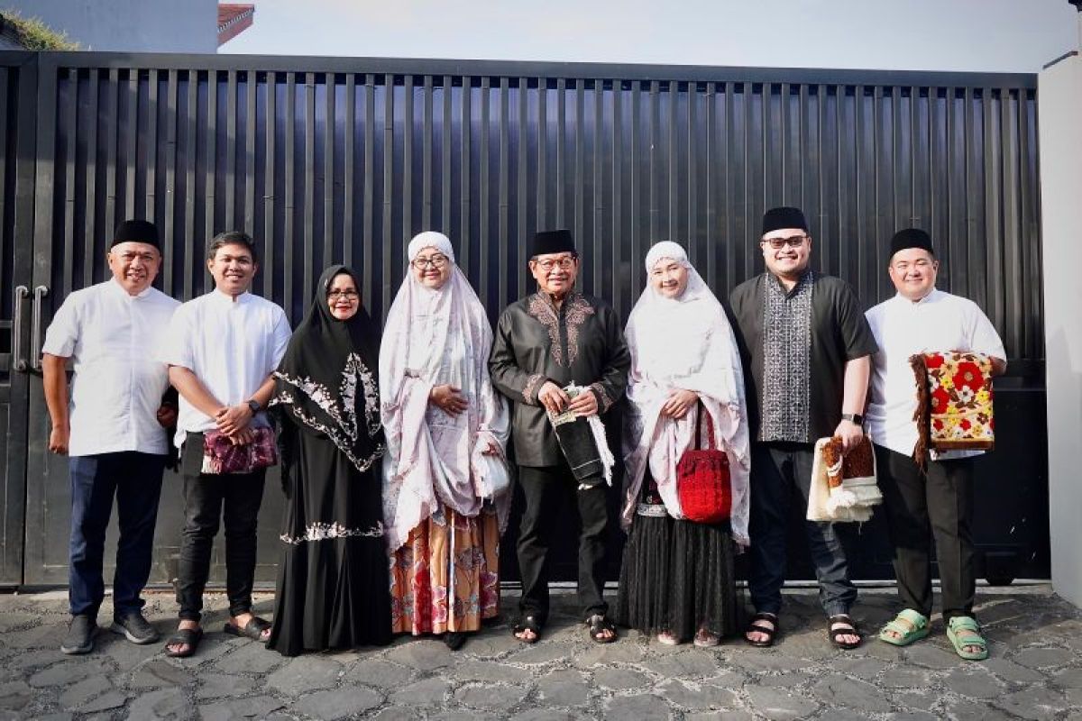 Bersama Keluarga, Pramono Anung rayakan Idul Fitri di Kediri