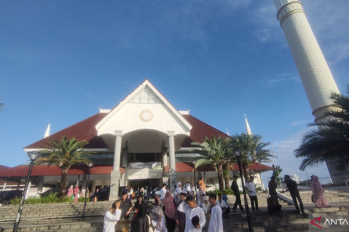 Cuaca cerah iringi Shalat Id di Masjid Raya Hasyim Asy'ari Jakbar