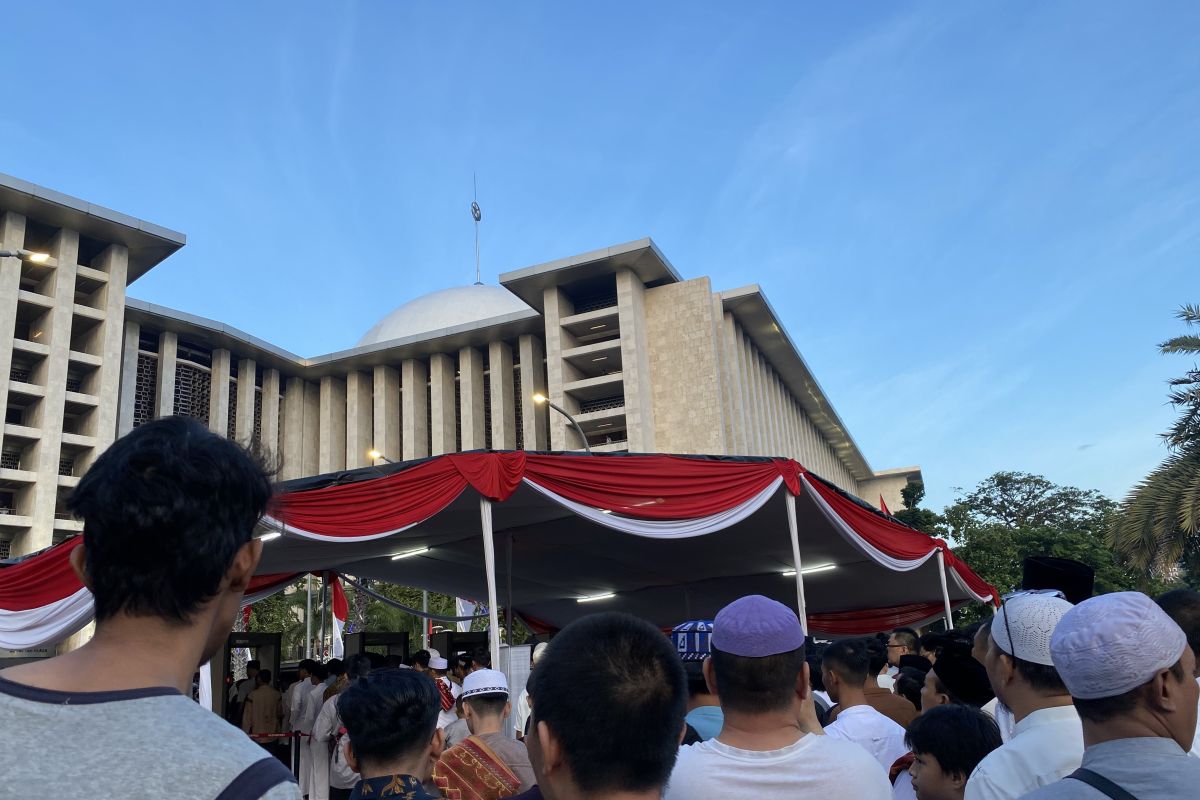 Masyarakat padati Masjid Istiqlal untuk Shalat Idul Fitri