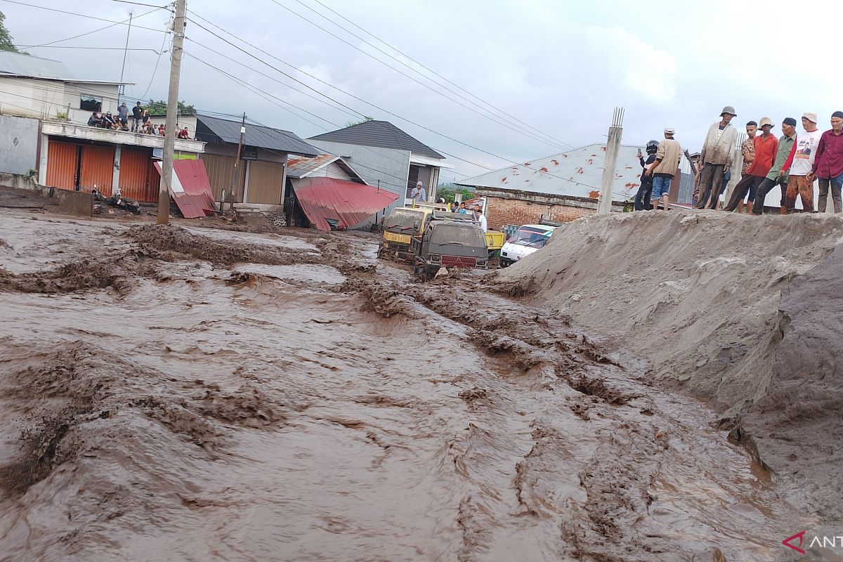 BNPB : Erupsi dan banjir lahar dingin Marapi masih berpotensi terjadi