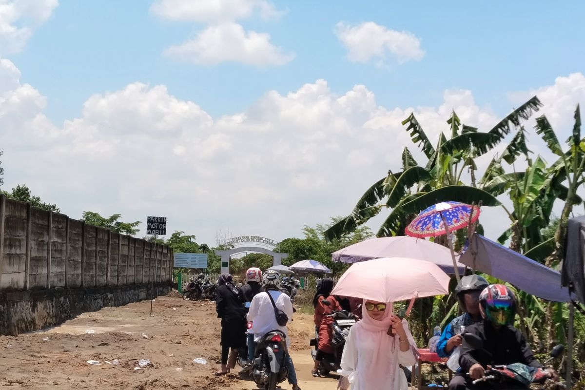 Sejumlah TPU di Palembang  dikunjungi peziarah saat Lebaran