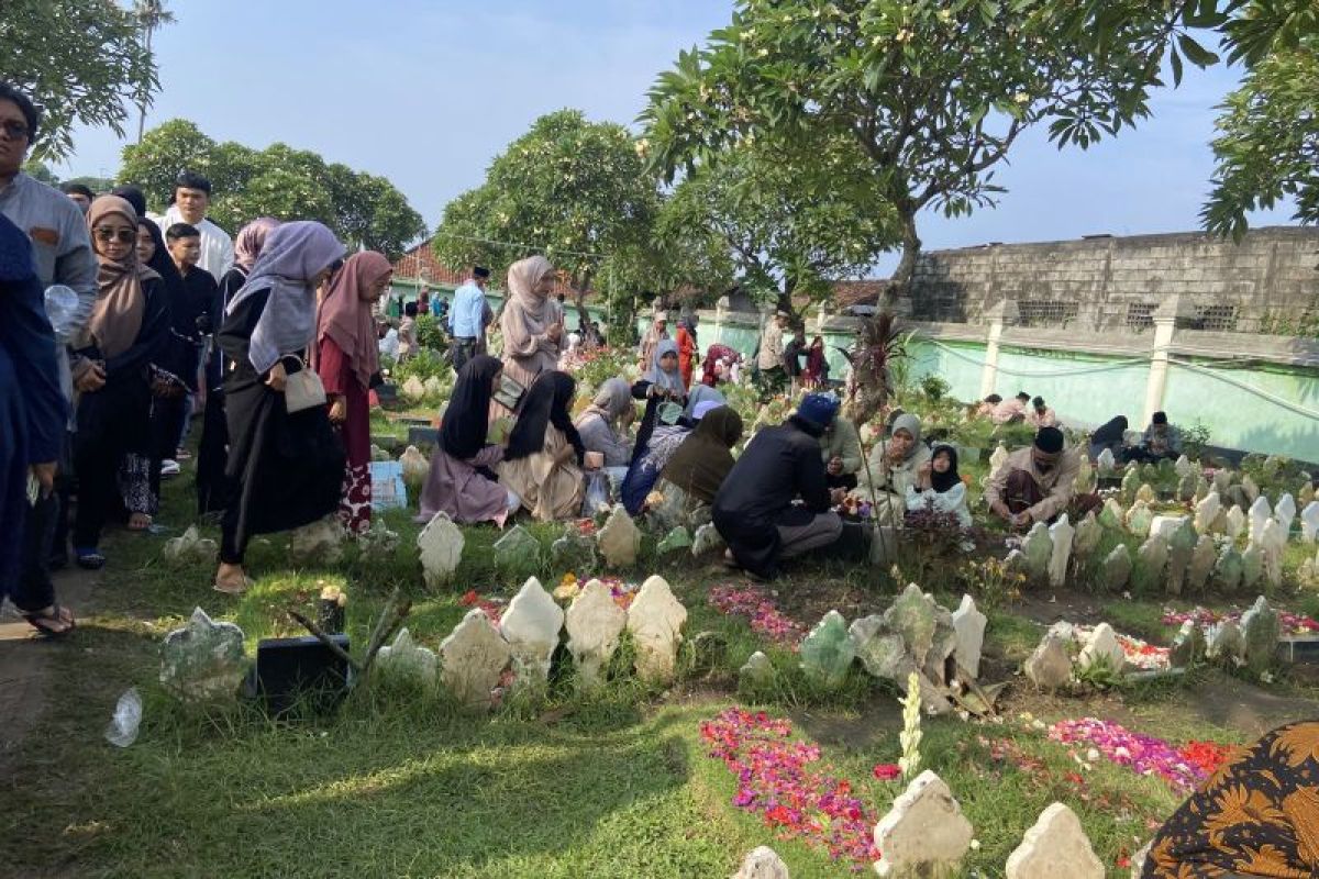 Ribuan umat Muslim Bali kembali pilih ziarah di hari Lebaran