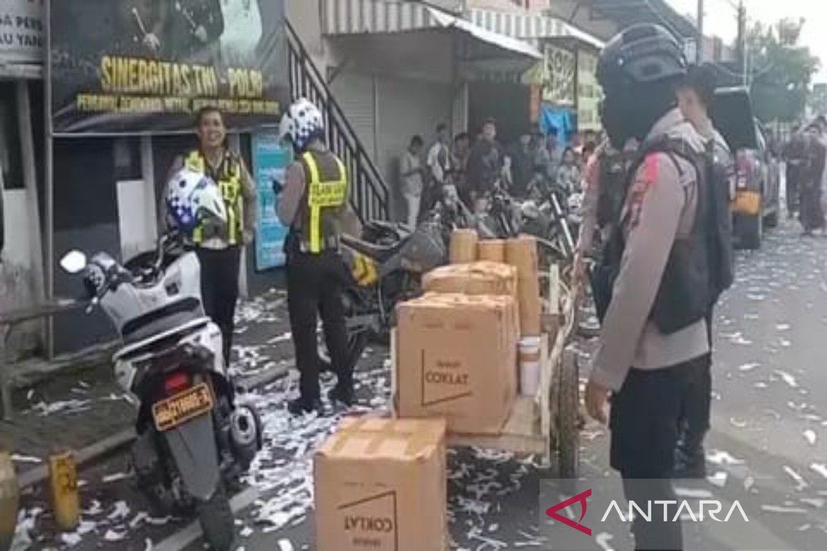 Polres Bangkalan sita mobil pengangkut petasan usai Salat Id