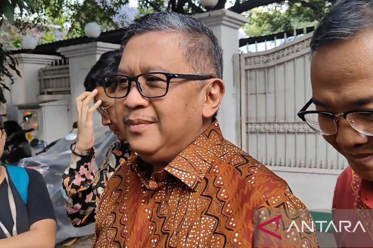 Sekjen PDIP Hasto klaim Megawati-Ganjar rutin bertemu