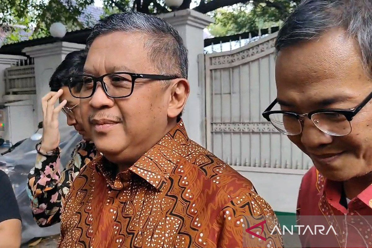 Hasto klaim Megawati-Ganjar rutin bertemu