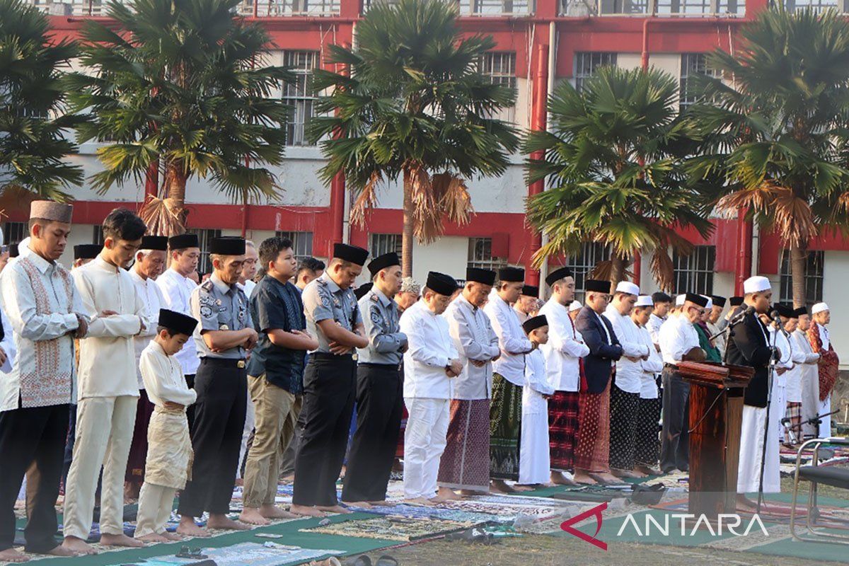 Ratusan warga binaan ikuti Shalat Id di Lapas Sukamiskin Bandung