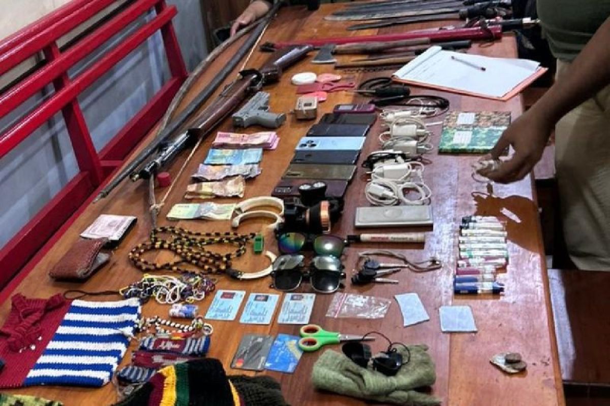 Operation Peace Cartenz  apprehend eight suspected Papuan rebels