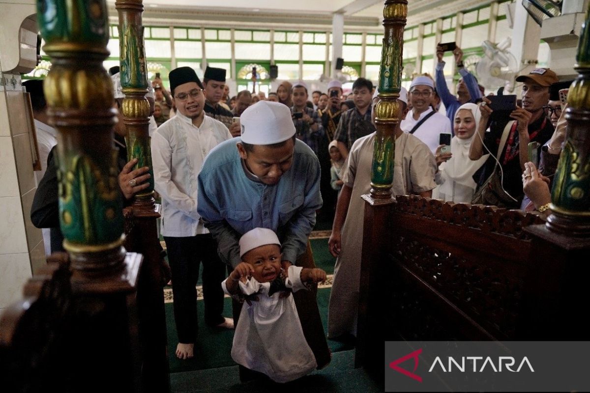 Hulu Sungai Tengah melaksanakan tradisi Batumbang Apam pada hari raya Idul Fitri