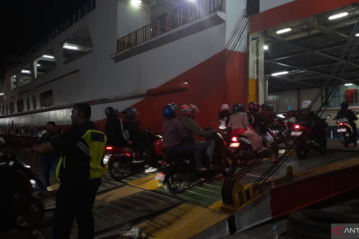 Polda Banten kawal pemudik sepeda motor dari Pelabuhan di arus balik