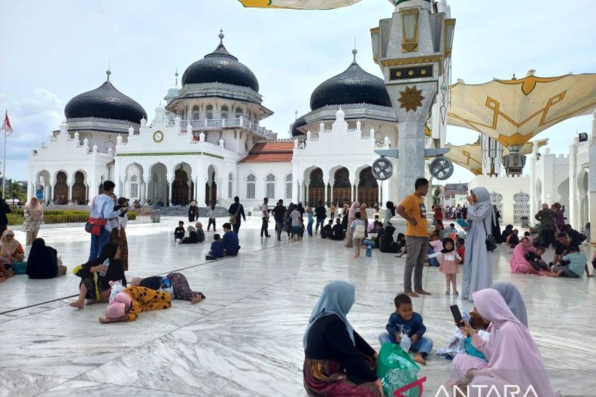 Masjid Raya Baiturrahman jadi pilihan wisatawan mengisi libur lebaran