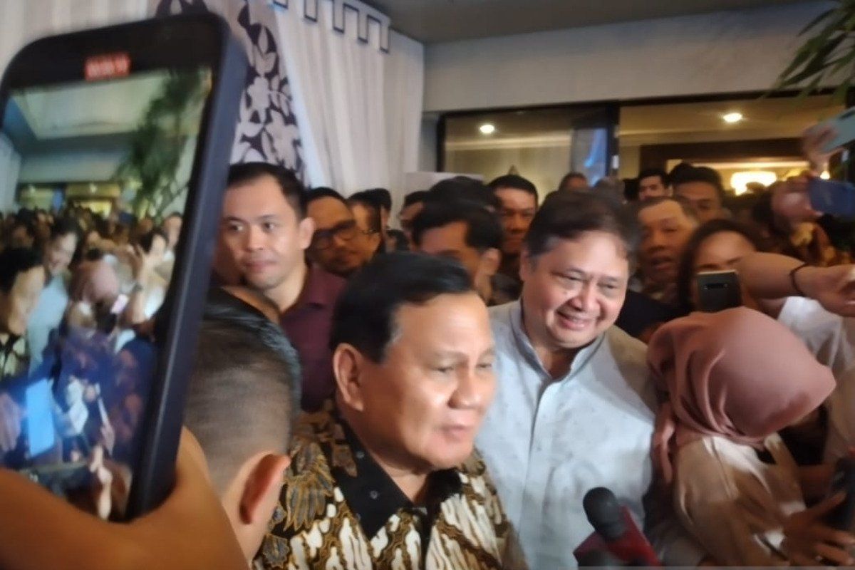Menko Airlangga silaturahim dengan Menhan Prabowo selama dua jam