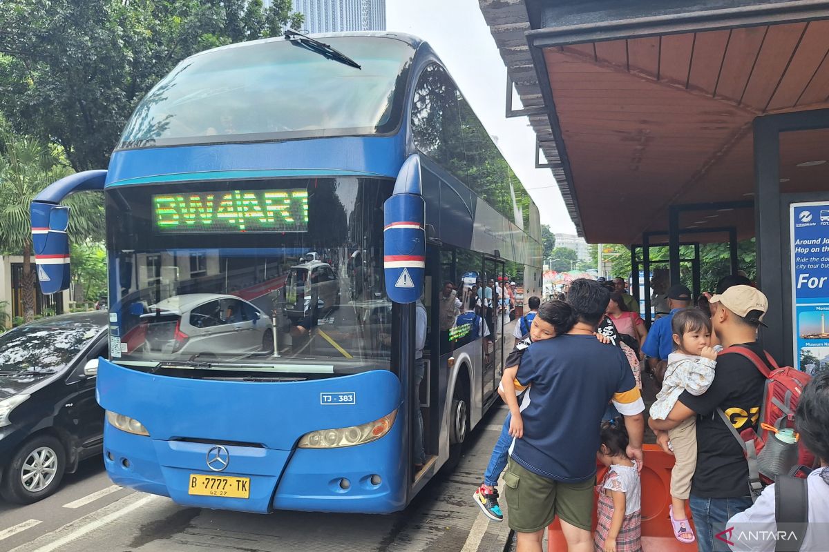 Bus wisata TransJakarta bertema pencakar langit jadi favorit warga