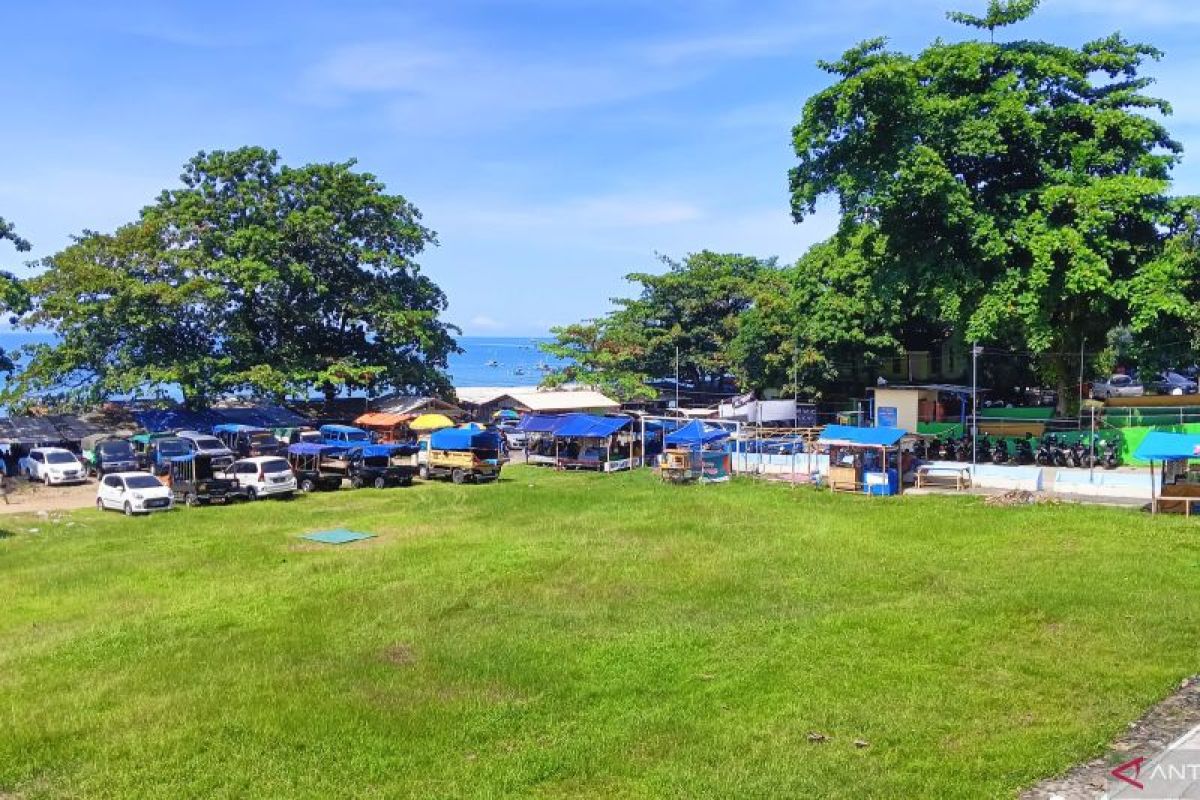 Ribuan wisatawan padati objek wisata pantai selatan di Sukabumi