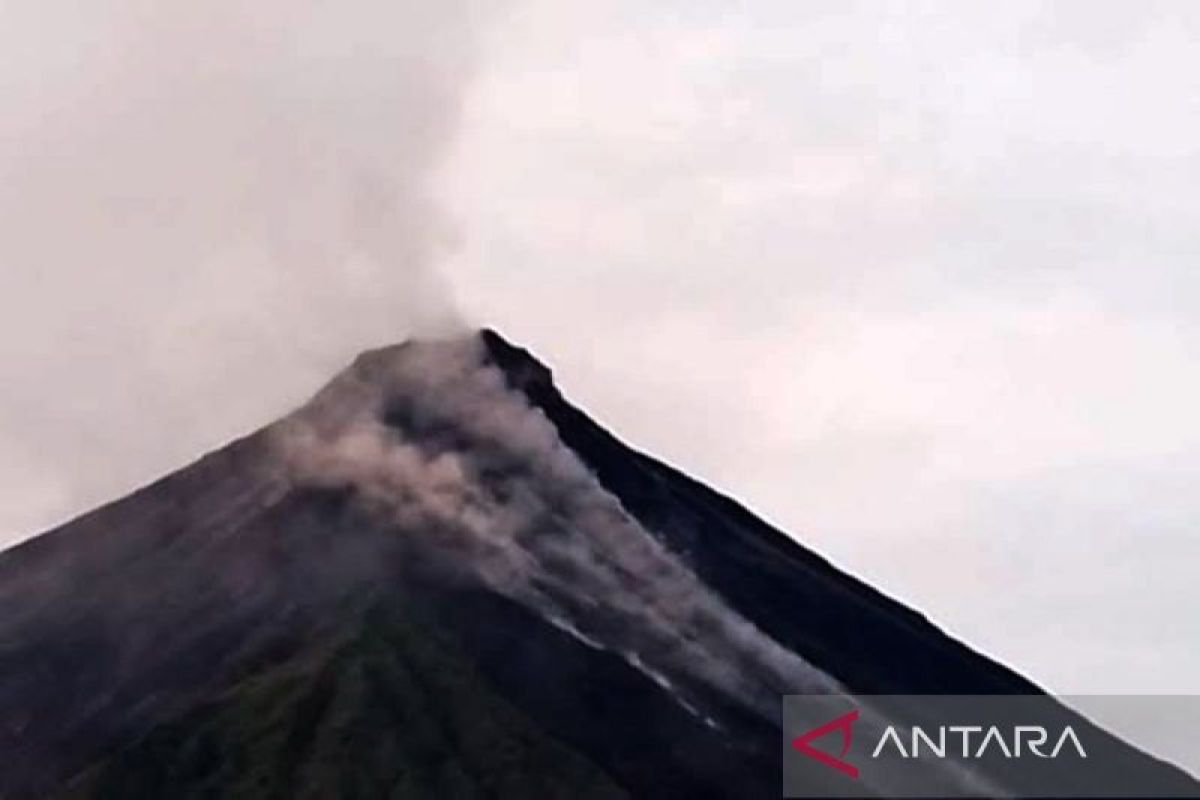 PVMBG catat 10 kali gempa embusan Gunung Karangetang di Pulau Sitaro