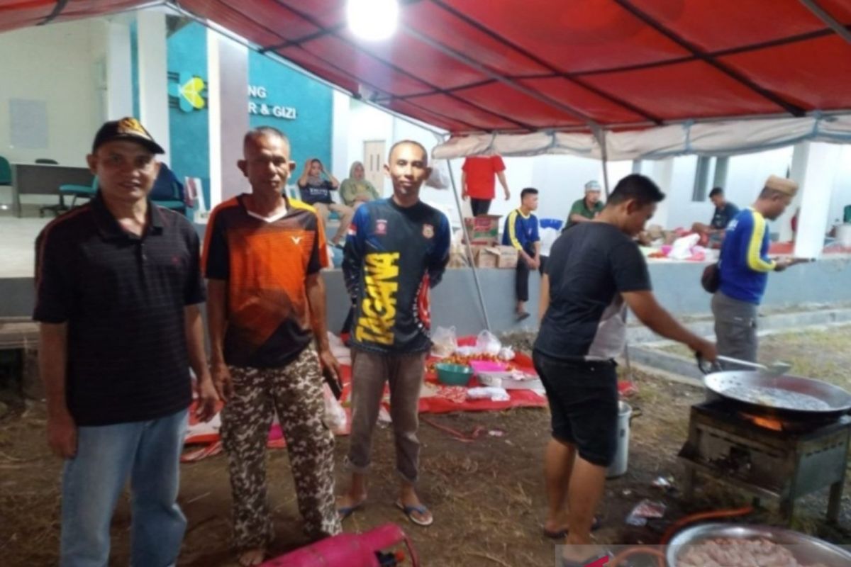 Pemkab Gorontalo Utara pantau dapur umum banjir Tolinggula