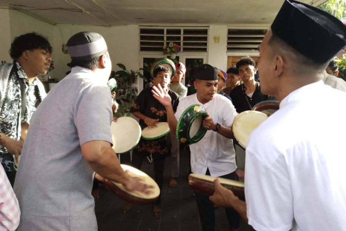 Pemuda Muslim Abepantai Jayapura meriahkan Lebaran dengan silaturahmi rebana