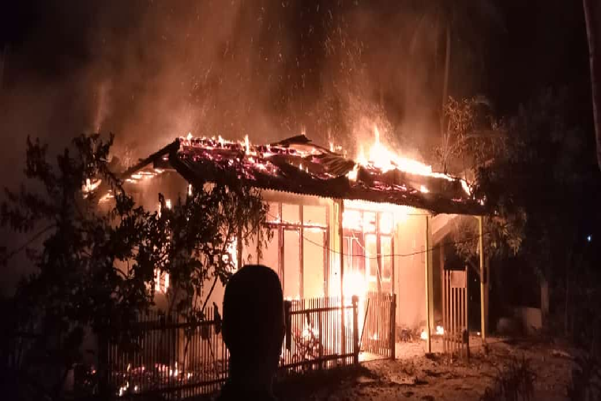 Ditinggal mudik, dua unit rumah di Dayah Abi Bayu Aceh Besar hangus terbakar