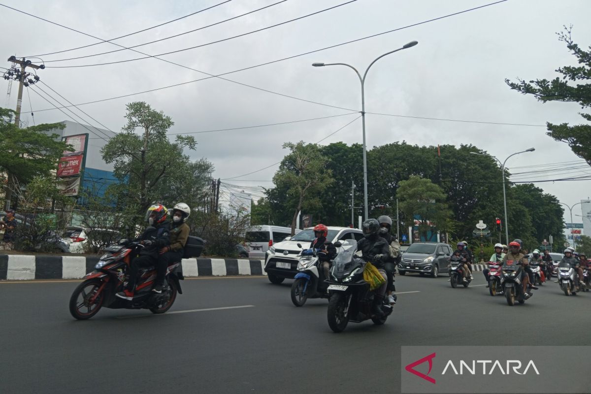 Ribuan kendaraan melintasi ruas jalur arteri Cirebon di H+2 Lebaran