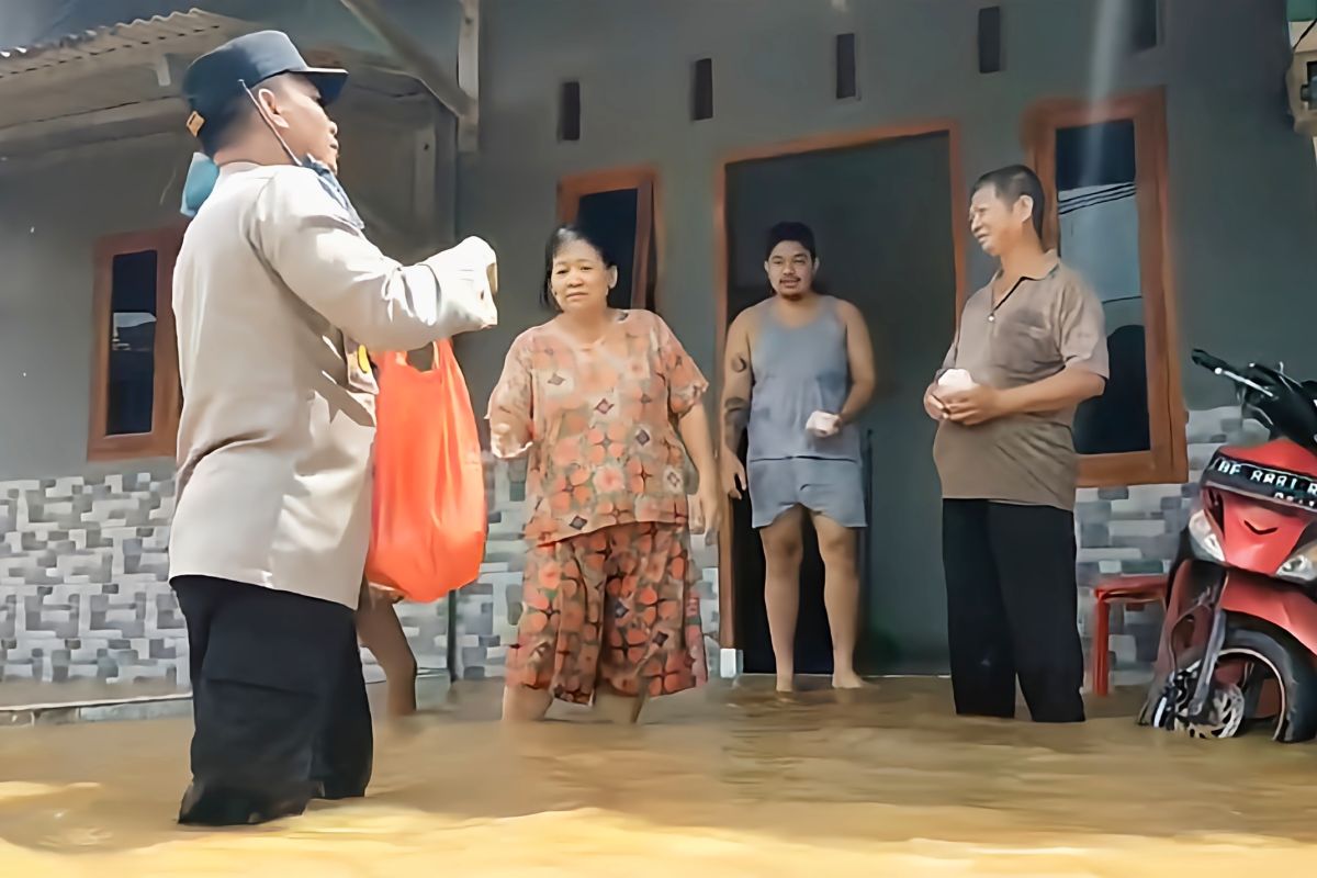 BPBD Bandarlampung turunkan 53 personel untuk bersihkan dampak banjir