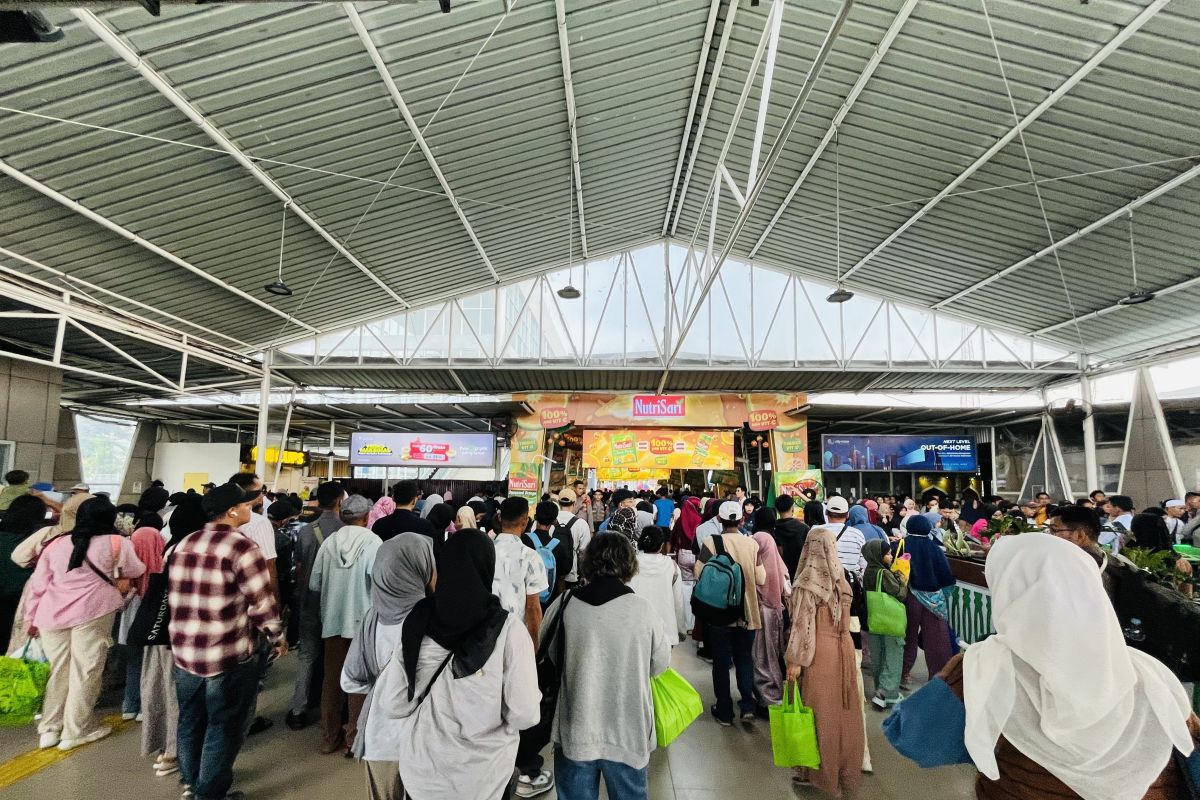 KAI Daop 1 Jakarta layani penjualan tiket pada 73.007 penumpang angkutan lebaran