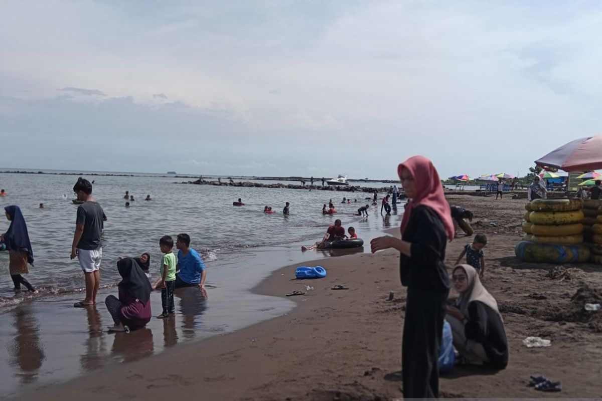 Wisata pantai menjadi pilihan utama di Makassar saat libur