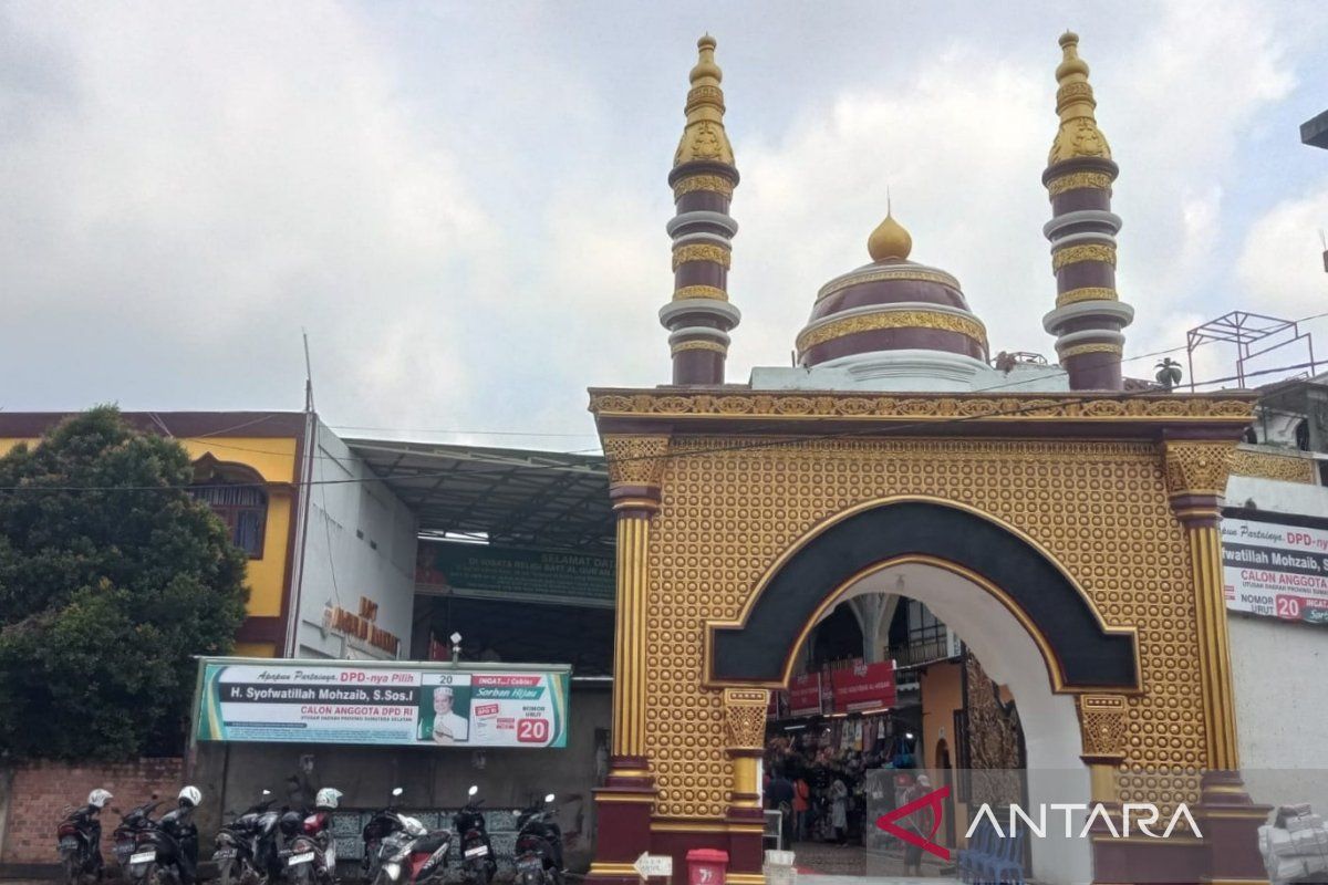 Pengunjung padati objek wisata Alquran Al-Akbar di Palembang