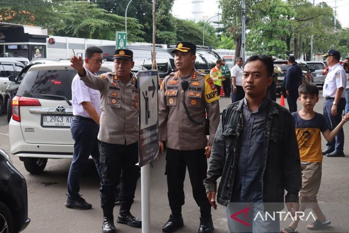 Polisi siagakan 96 personel gabungan di Stasiun Gambir dan Pasar Senen
