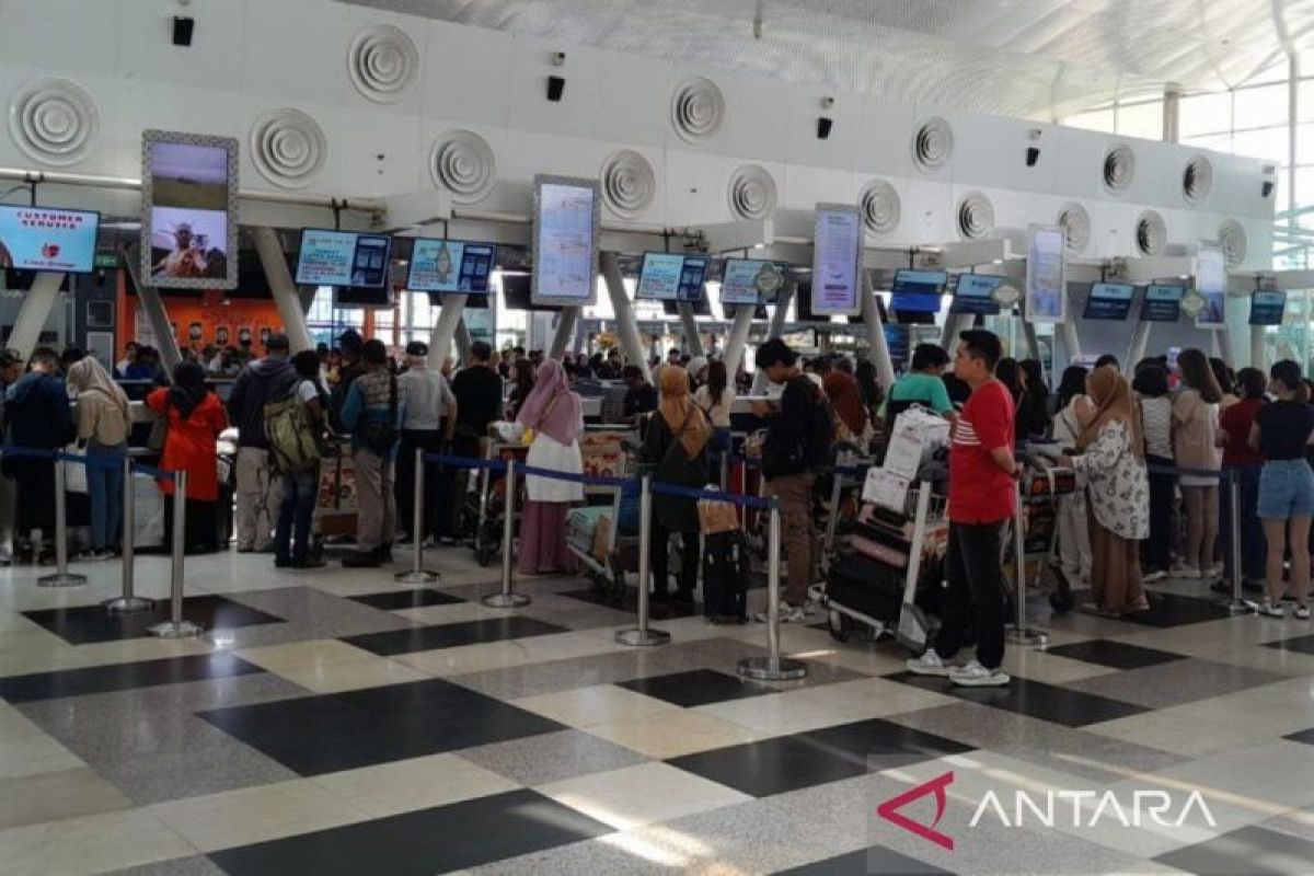 Puncak arus balik di Bandara Kualanamu diprediksi Minggu
