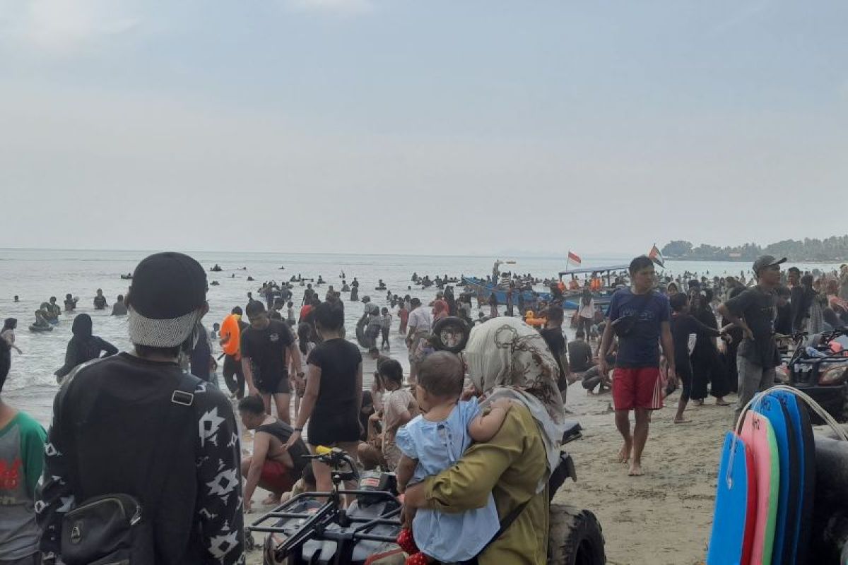 Kunjungan wisatawan ke Pantai Anyer capai 85 ribu orang di H+2 Lebaran