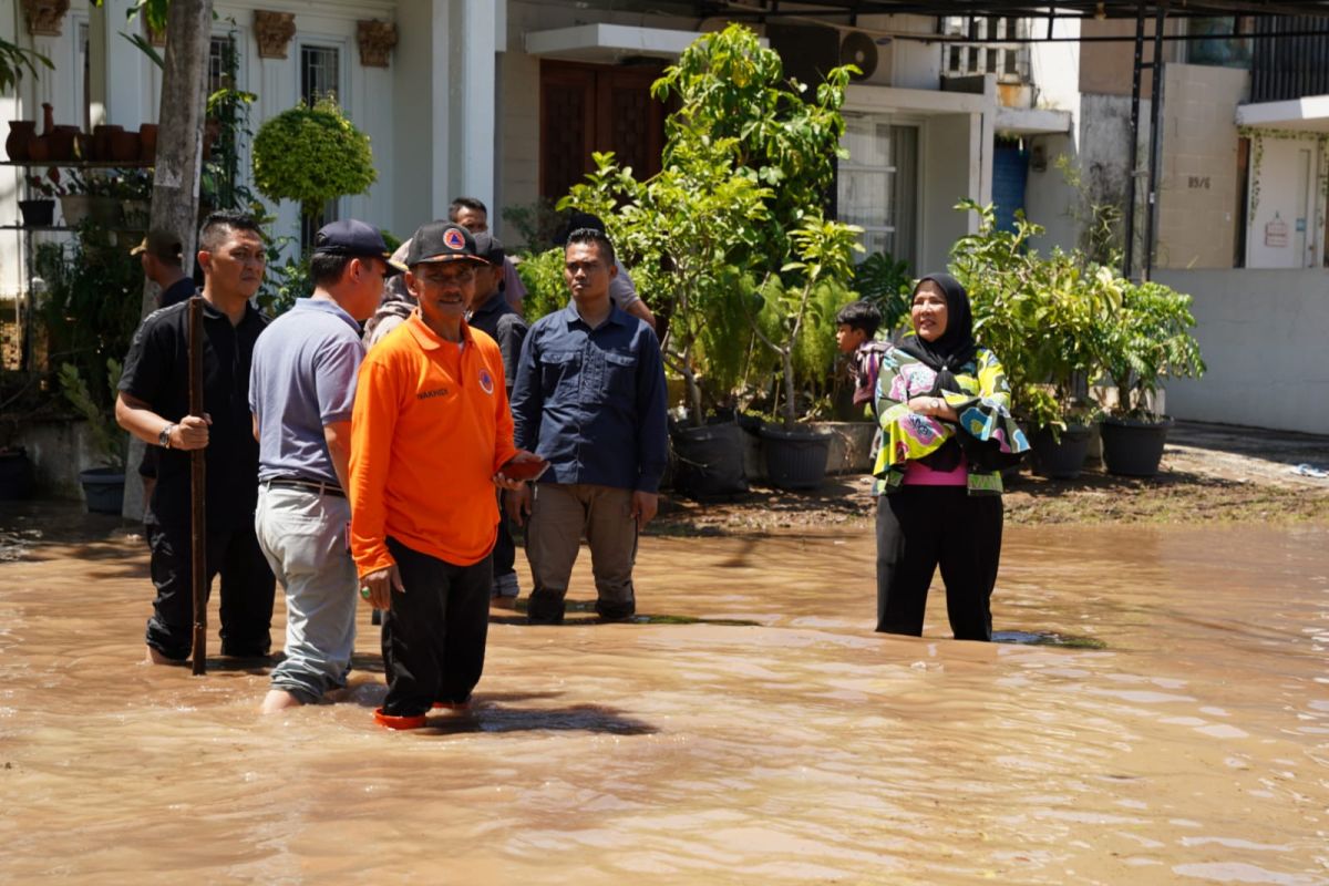 Banjir di dua kecamatan di Bandarlampung akibat tanggul jebol