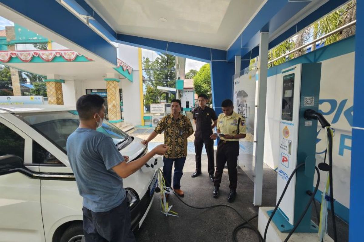 ARUS BALIK - SPKLU PLN beri kenyamanan pemudik lintas Kalimantan gunakan kendaraan listrik