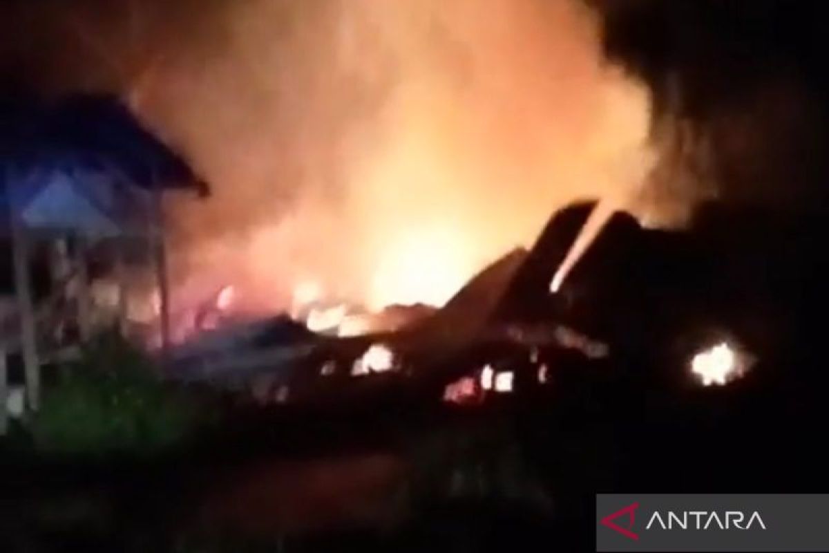 Satu rumah di Mukomuko Bengkulu hangus terbakar saat ditinggal mudik