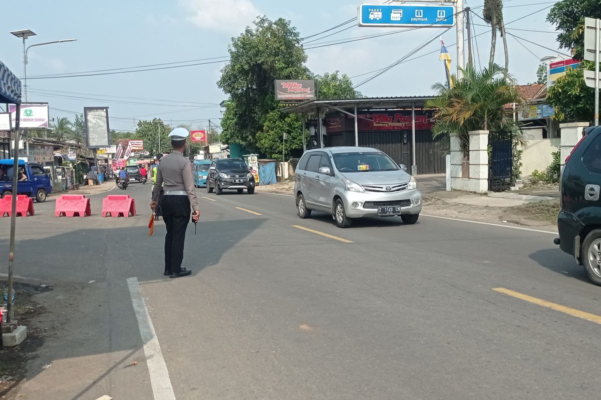 Ruas jalan Rangkasbitung-Pandeglang ramai lancar
