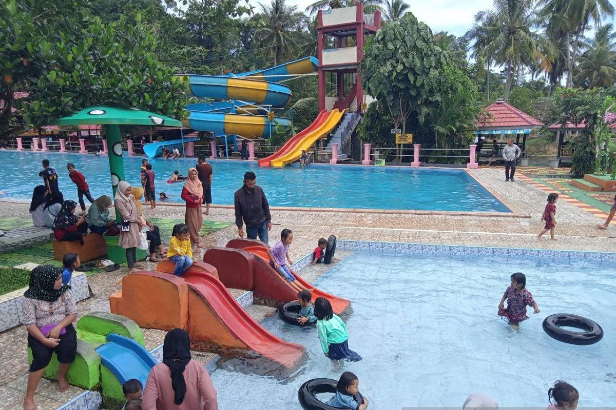 Wahana bermain dan hotel  menjadi pilihan liburan di Makassar