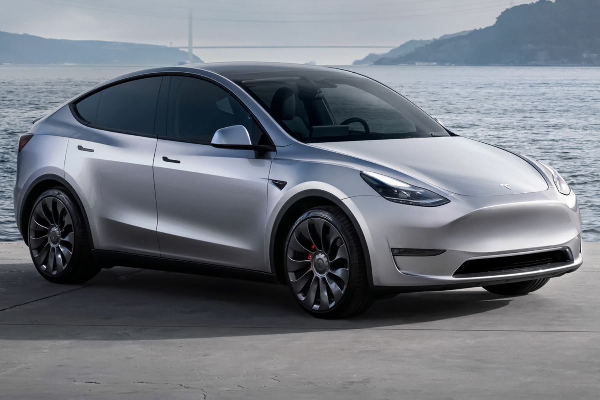 Tesla menurunkan harga mobil listrik untuk mengimbangi penurunan penjualan