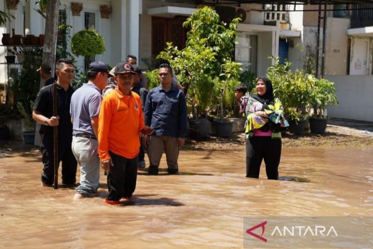 Tanggul setinggi 20 meter jebol, 789 rumah terendam banjir di Bandarlampung