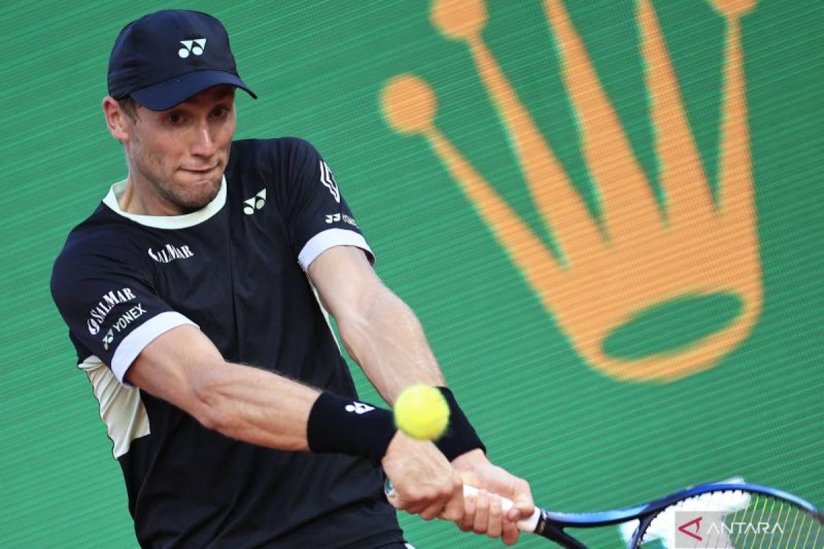 Monte Carlo Masters: Ruud bekuk Djokovic untuk tantang Tsitsipas di partai final