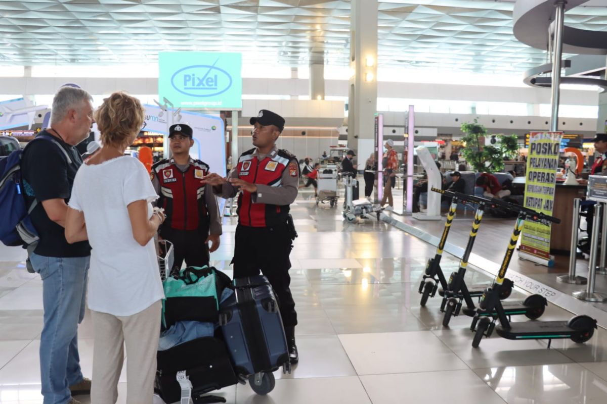 Soetta Airport Police prepares service post during return flow