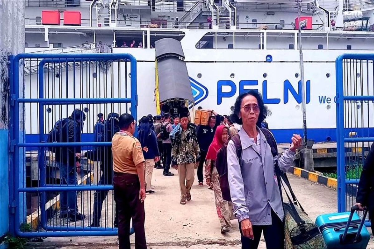 Kapal perdana arus balik turunkan 261 penumpang di Pelabuhan Sampit