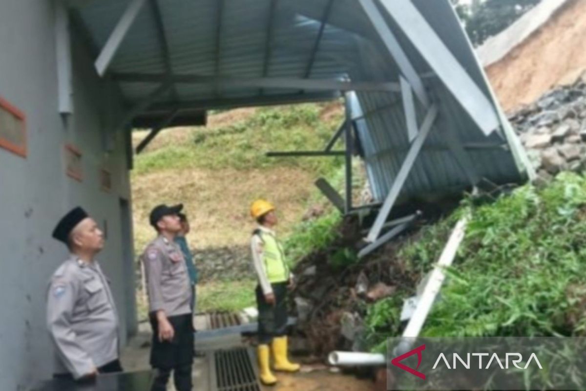 Polisi laporkan musibah longsor di dekat gudang bahan peledak PT Antam Bogor
