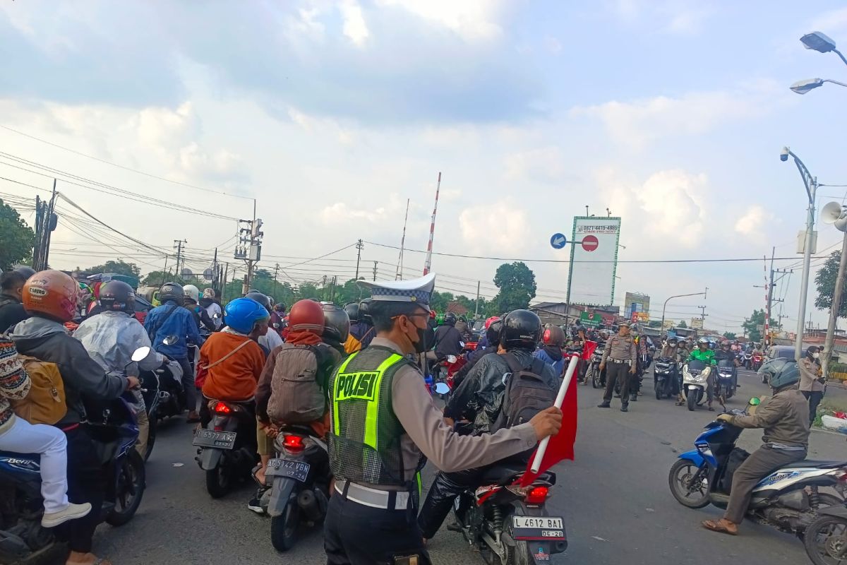 Polres Kediri lakukan rekayasa lalu lintas pecah kemacetan