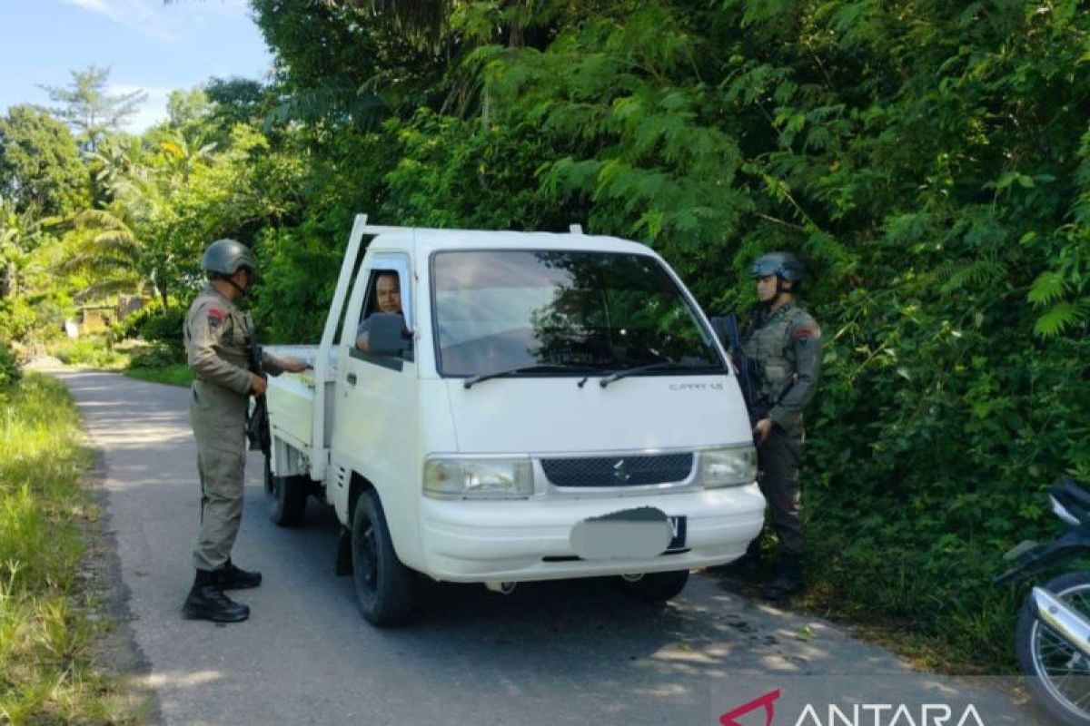 Satgas Madago Raya razia kendaraan di Desa Pakareme Sausu