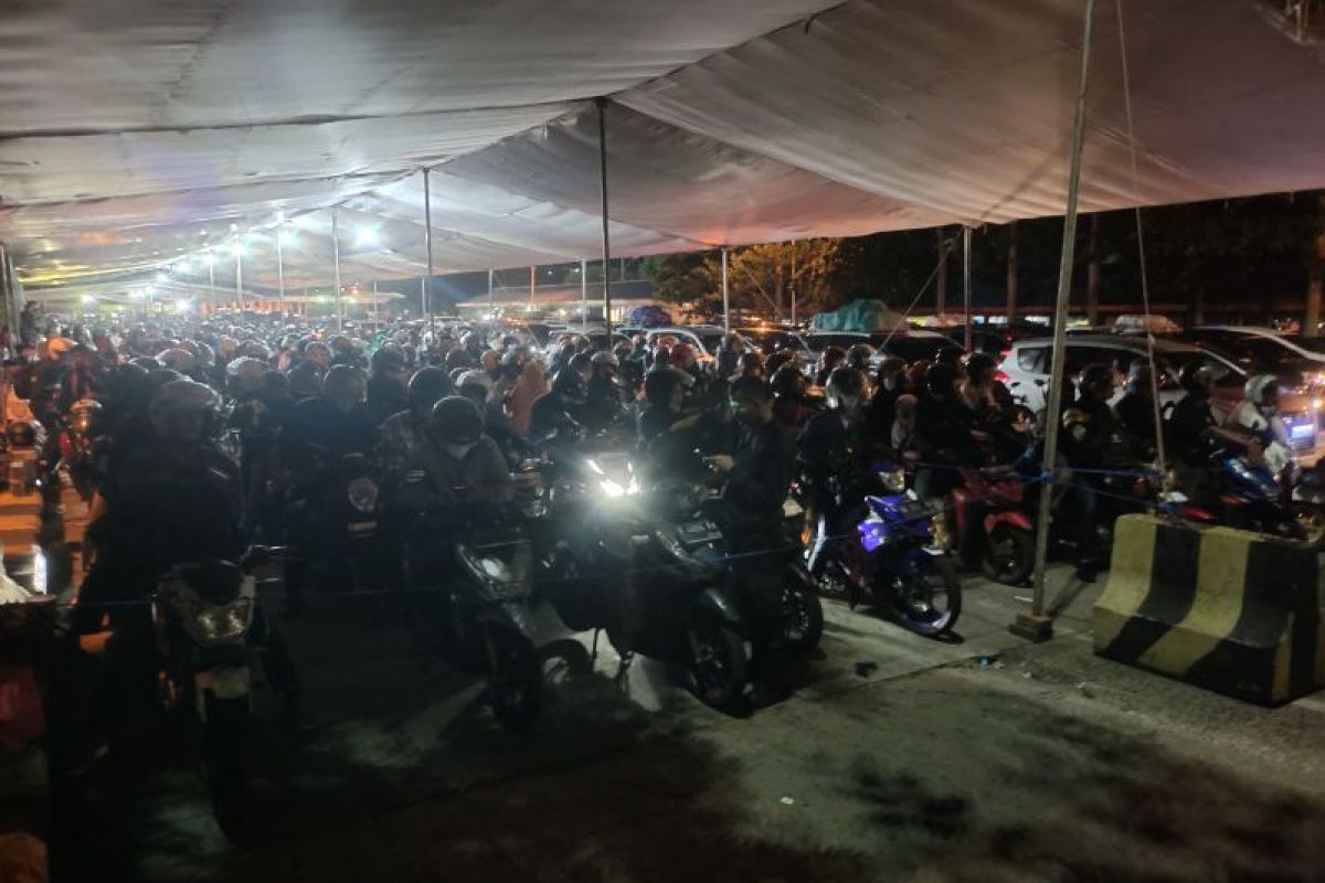Pemilir dengan sepeda motor sebut pelayanan di Pelabuhan Bakauheni cukup baik